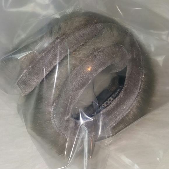 Degree180's Ear Muffs Youth Unisex - Picture 2 of 3